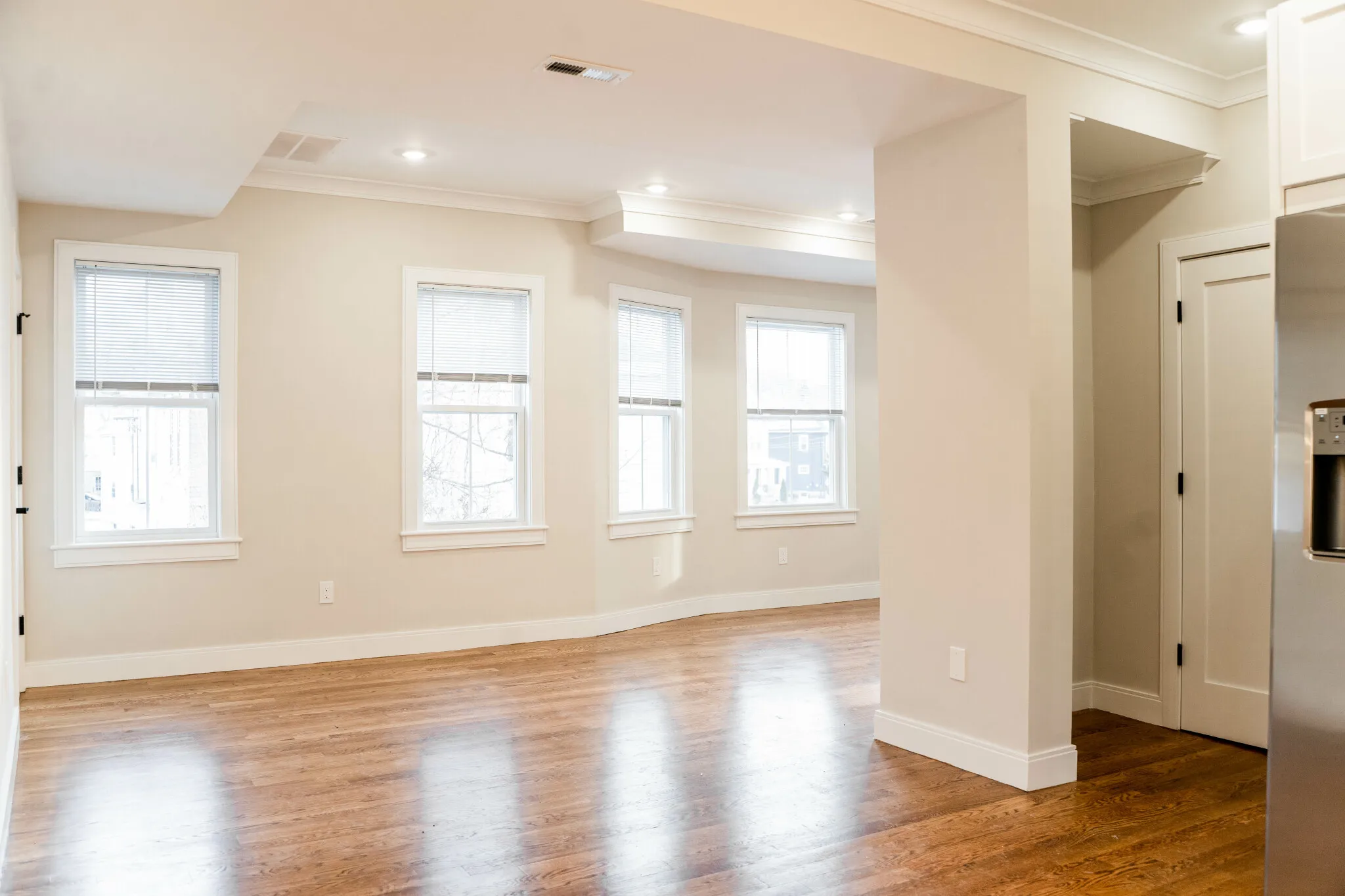 5 bed, 2 bath apartment for rent at 11 Falkland St Unit 2, Oak Square — photo 7 of 28