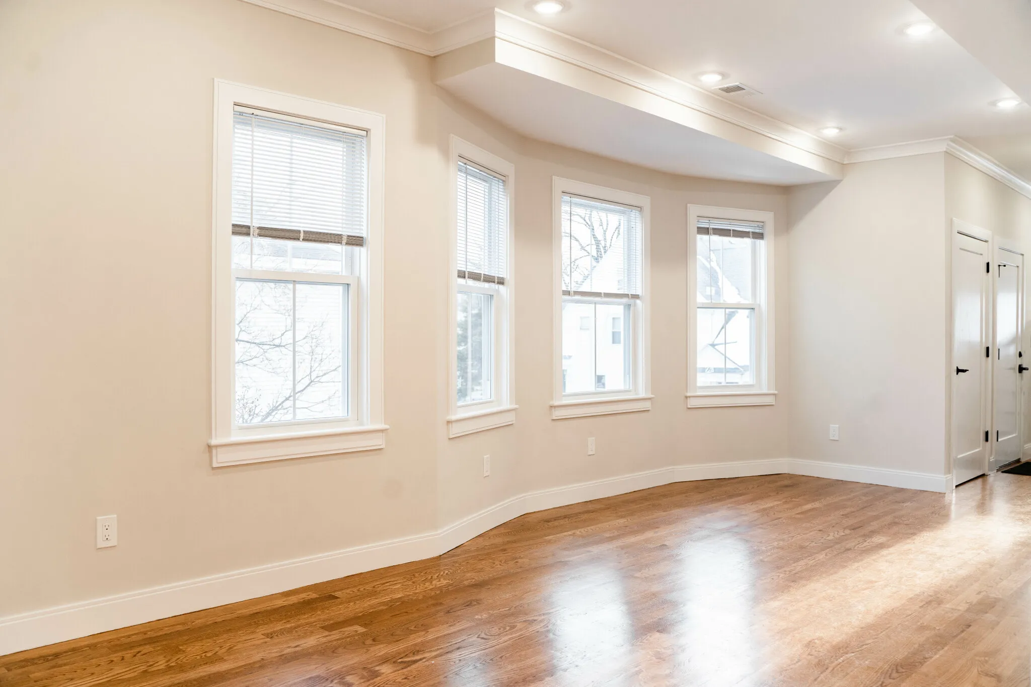 5 bed, 2 bath apartment for rent at 11 Falkland St Unit 2, Oak Square — photo 11 of 28