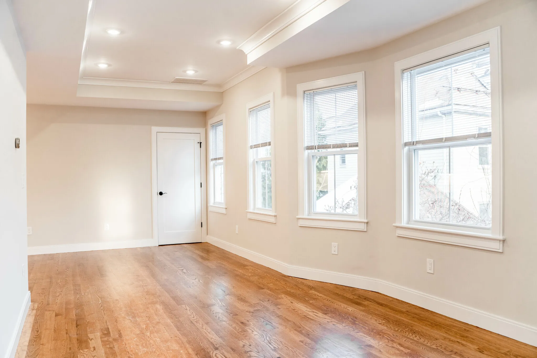 5 bed, 2 bath apartment for rent at 11 Falkland St Unit 2, Oak Square — photo 12 of 28