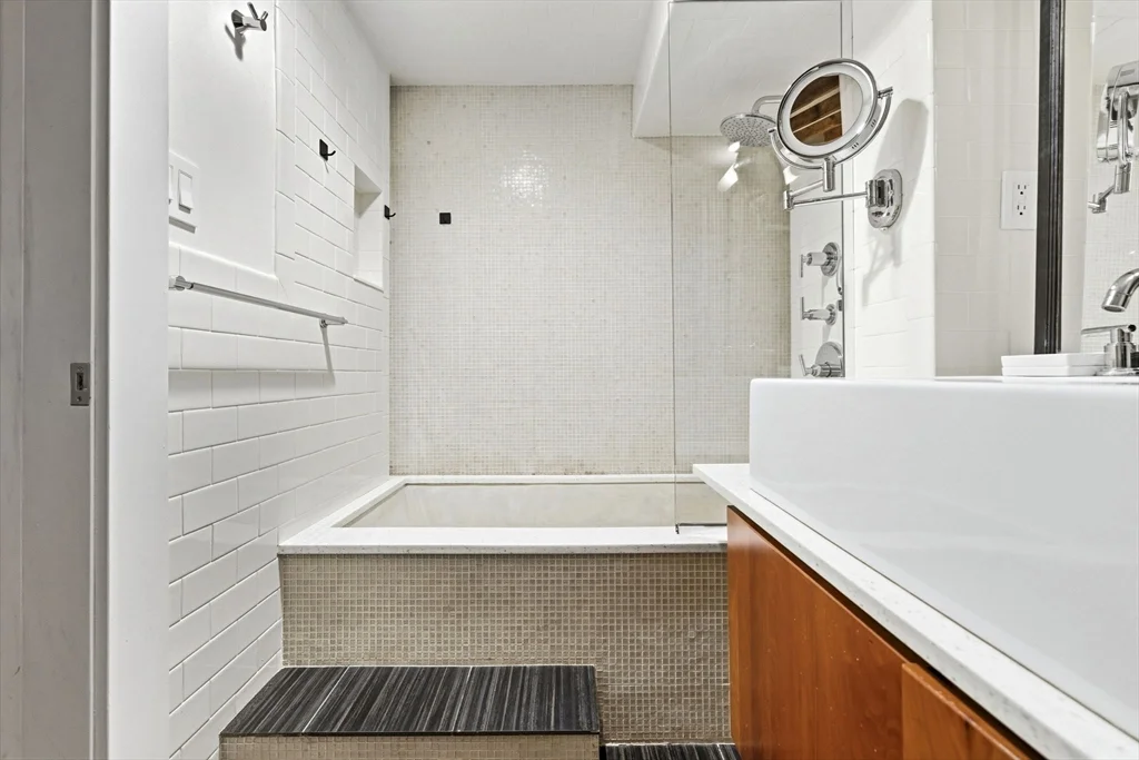 2 bed, 2 bath apartment for rent at 11 Fayette Unit 1, Bay Village — photo 13 of 23