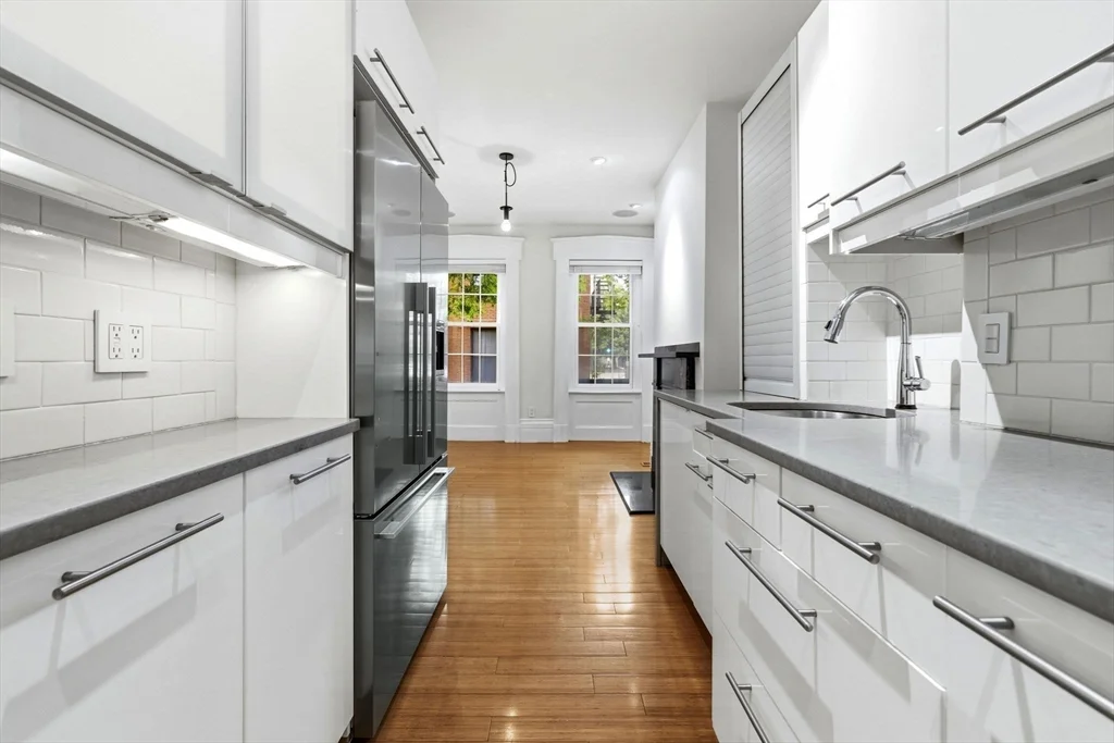 2 bed, 2 bath apartment for rent at 11 Fayette Unit 1, Bay Village — photo 5 of 23