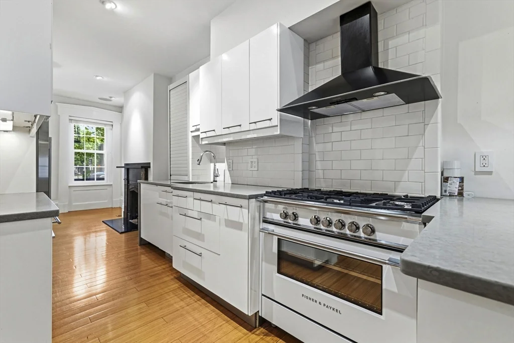 2 bed, 2 bath apartment for rent at 11 Fayette Unit 1, Bay Village — photo 4 of 23
