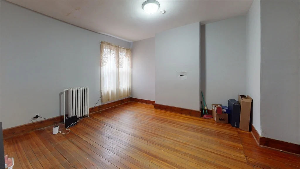 4 bed, 1 bath apartment for rent at 11 Forbes Unit 3, Jamaica Plain — photo 3 of 6