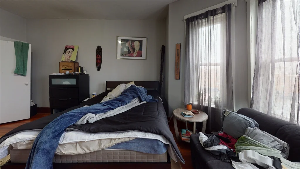4 bed, 1 bath apartment for rent at 11 Forbes Unit 3, Jamaica Plain — photo 5 of 6