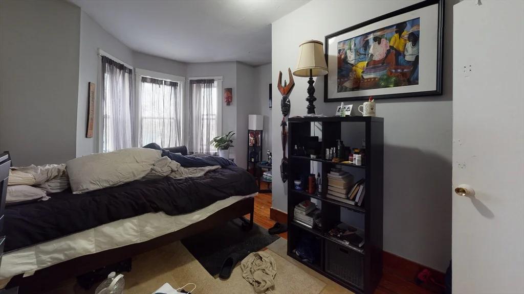4 bed, 1 bath apartment for rent at 11 Forbes Unit 3, Jamaica Plain — photo 4 of 6