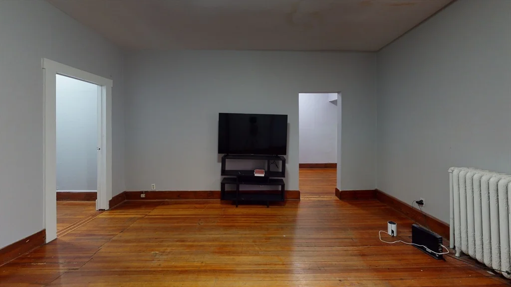 4 bed, 1 bath apartment for rent at 11 Forbes Unit 3, Jamaica Plain — photo 2 of 6