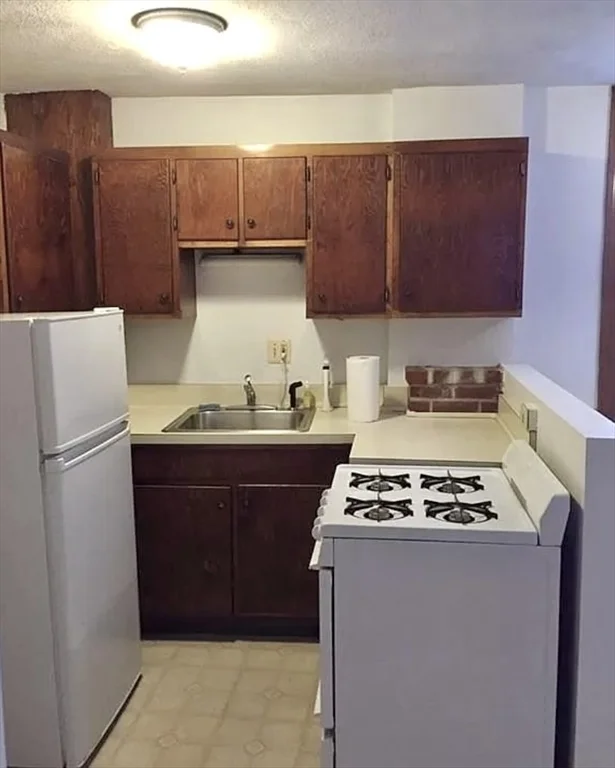 Studio bed, 1 bath apartment for rent at 11 Foster St Unit 2, North End — photo 5 of 6