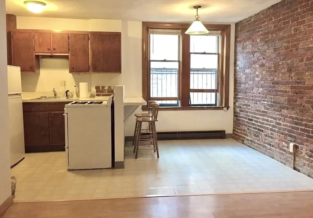 Studio bed, 1 bath apartment for rent at 11 Foster St Unit 2, North End — photo 6 of 6