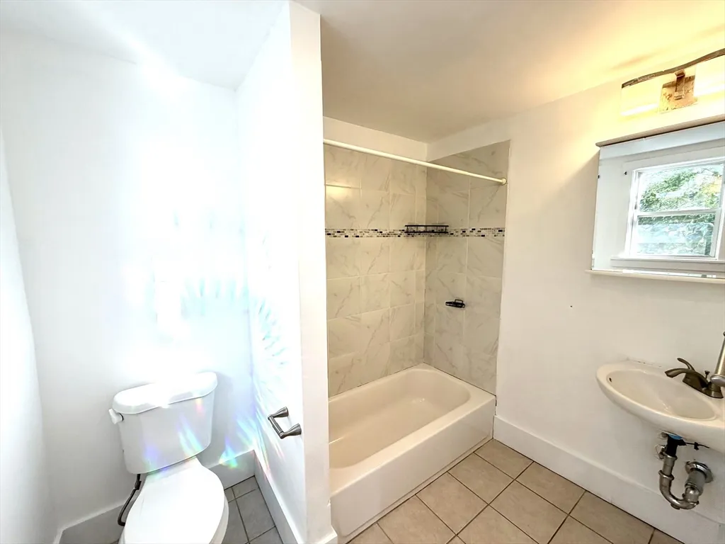 3 bed, 2 bath apartment for rent at 11 Francis Unit 1, Oak Grove — photo 8 of 13
