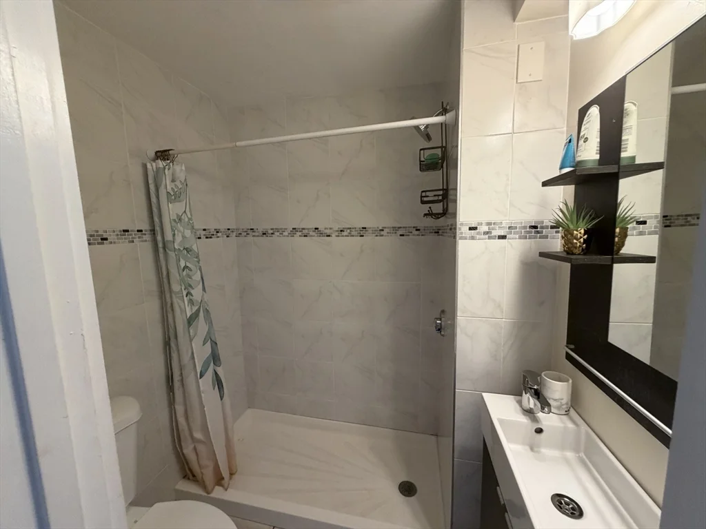 3 bed, 2 bath apartment for rent at 11 Francis Unit 2, Oak Grove — photo 11 of 12