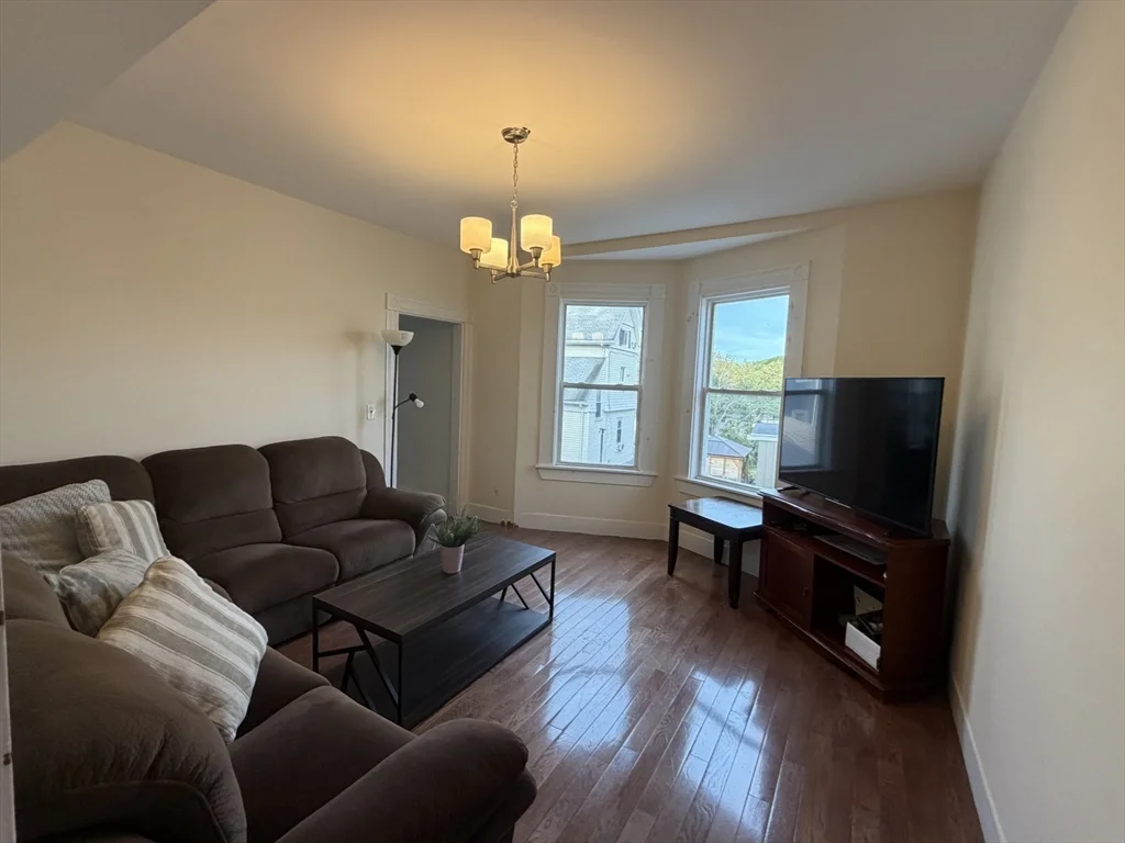 3 bed, 2 bath apartment for rent at 11 Francis Unit 2, Oak Grove — photo 4 of 12