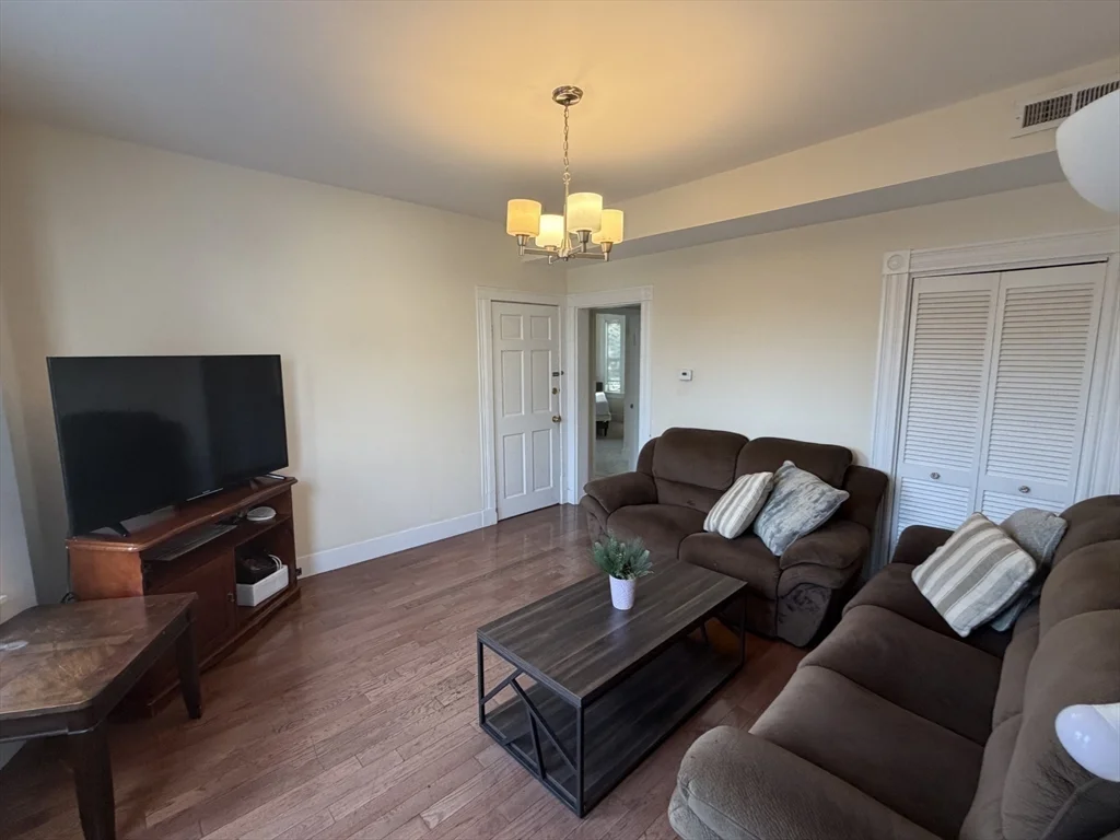 3 bed, 2 bath apartment for rent at 11 Francis Unit 2, Oak Grove — photo 6 of 12
