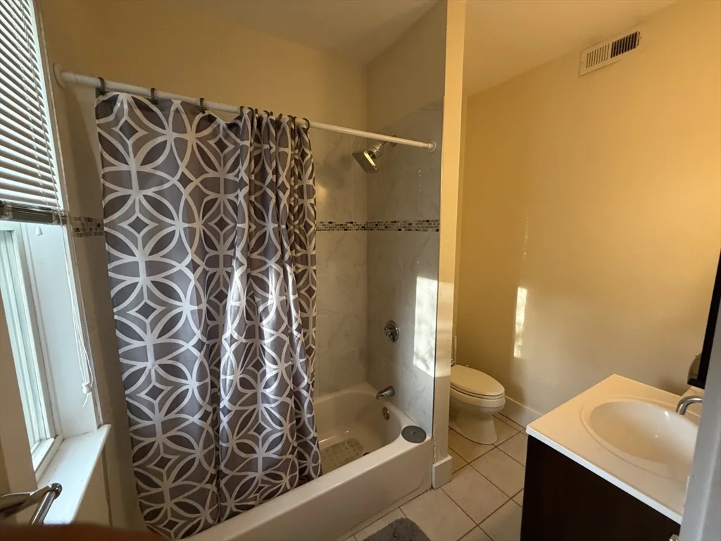 3 bed, 2 bath apartment for rent at 11 Francis Unit 2, Oak Grove — photo 8 of 12