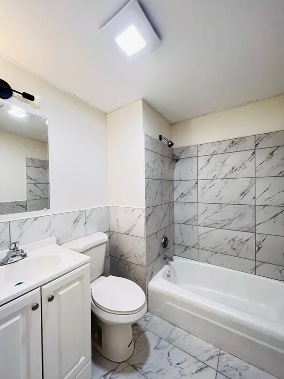 2 bed, 1 bath apartment for rent at 11 Franklin Unit 1, Charlestown — photo 4 of 12