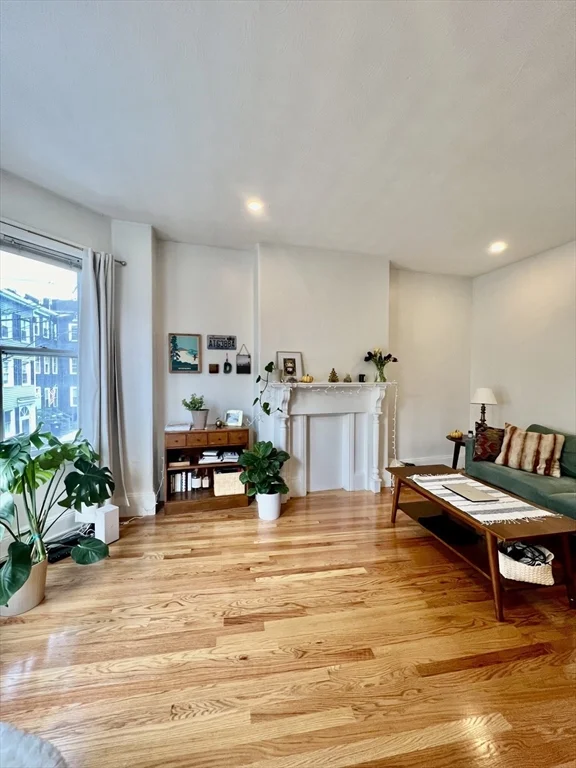 2 bed, 1 bath apartment for rent at 11 Franklin Unit 2, Boston — photo 12 of 16