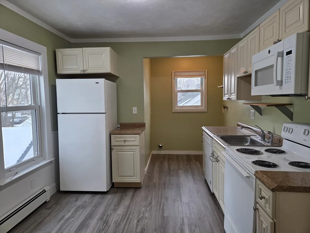 3 bed, 1 bath apartment for rent at 11 Fuyat St Unit 2, Hudson — photo 5 of 14