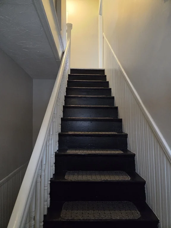 3 bed, 1 bath apartment for rent at 11 Fuyat St Unit 2, Hudson — photo 3 of 14
