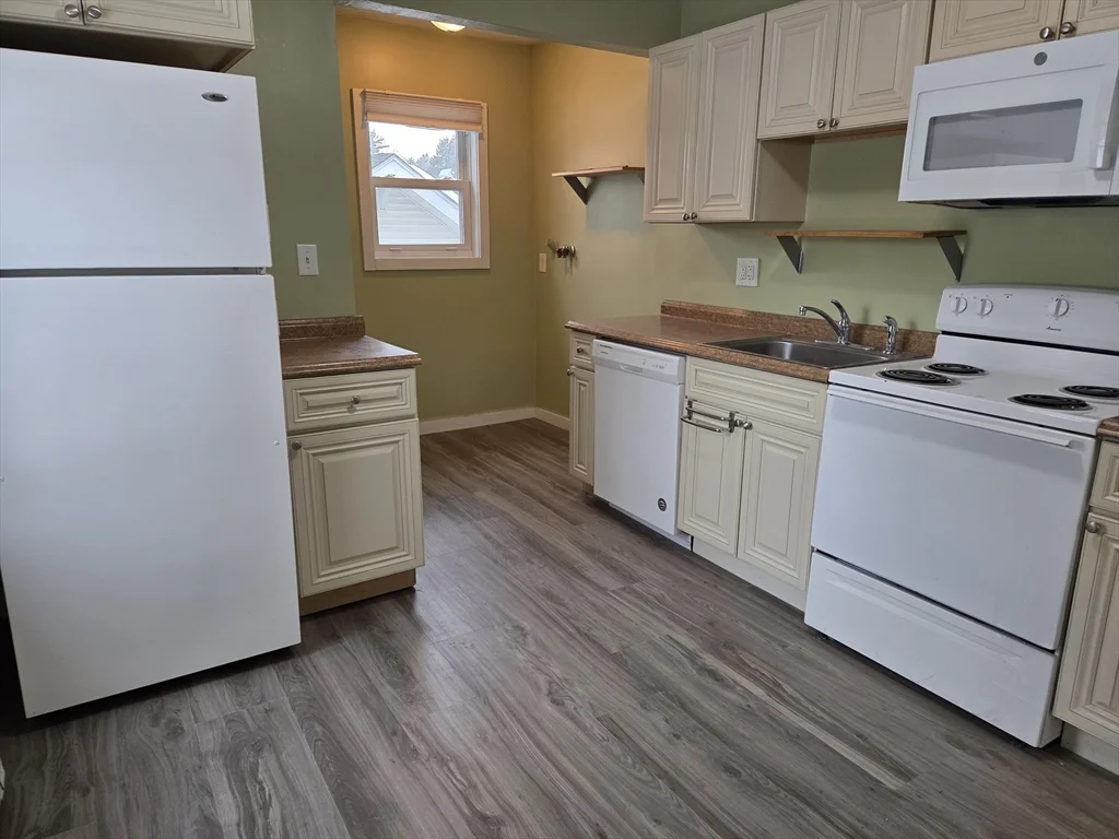 3 bed, 1 bath apartment for rent at 11 Fuyat St Unit 2, Hudson — photo 7 of 14