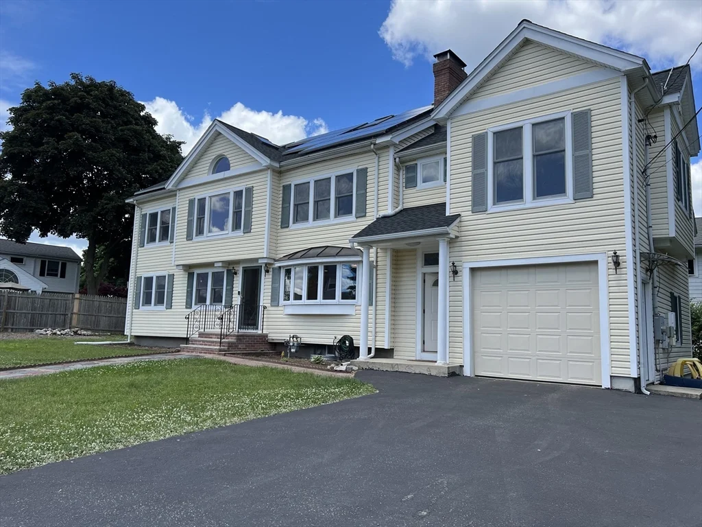 5 bed, 4+ bath apartment for rent at 11 Garrison Rd Unit 1, East Arlington — photo 1 of 42