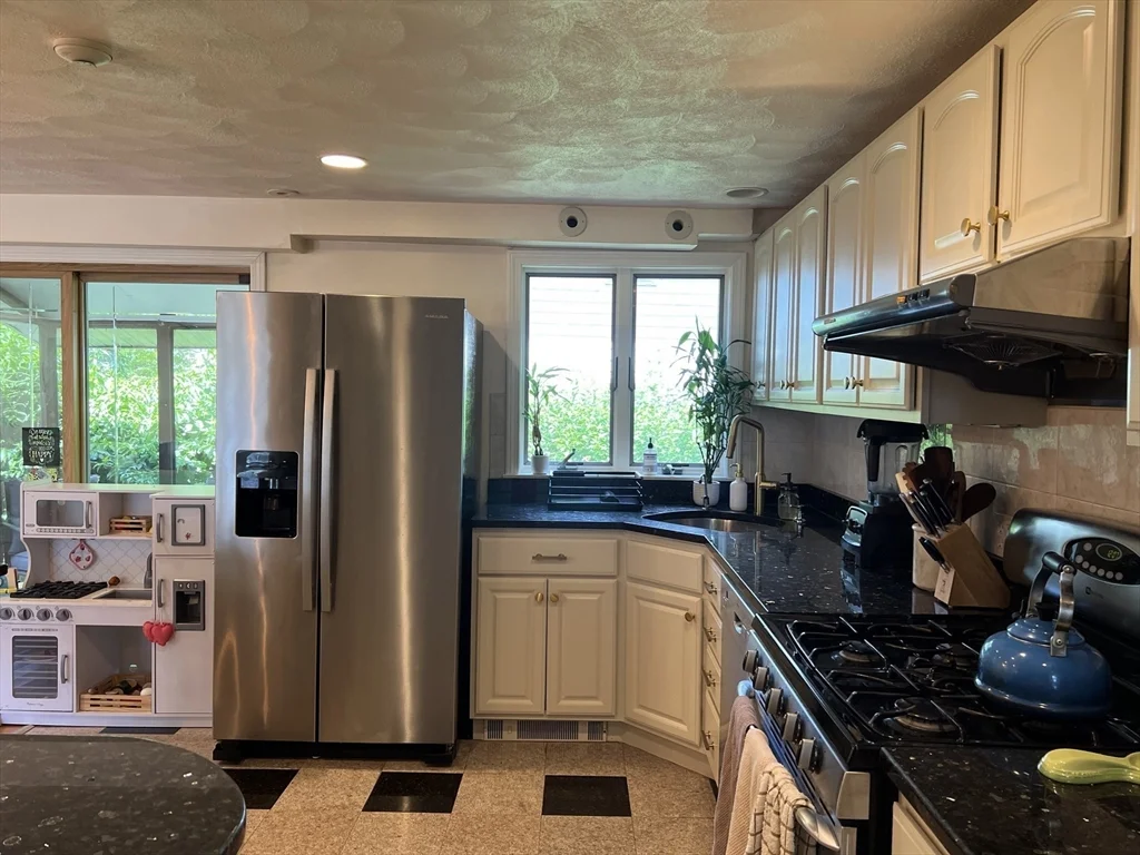 5 bed, 4+ bath apartment for rent at 11 Garrison Rd Unit 1, East Arlington — photo 4 of 42