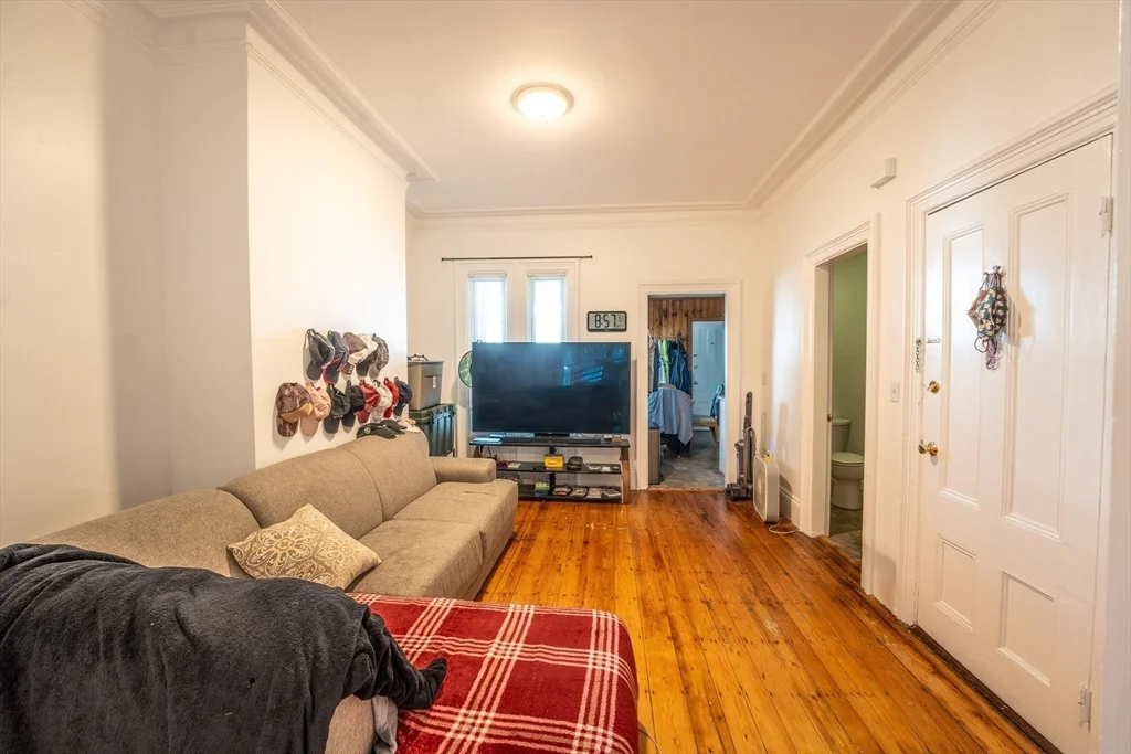 1 bed, 1 bath apartment for rent at 11 Gates St Unit 1, South Boston — photo 2 of 7