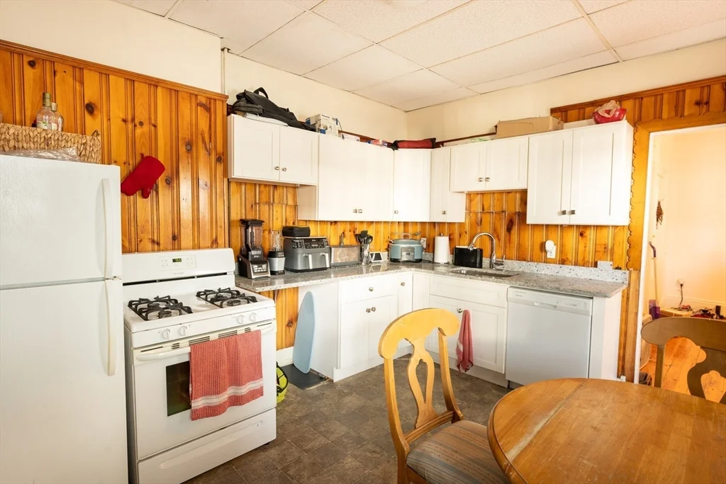 1 bed, 1 bath apartment for rent at 11 Gates St Unit 1, South Boston — photo 3 of 7