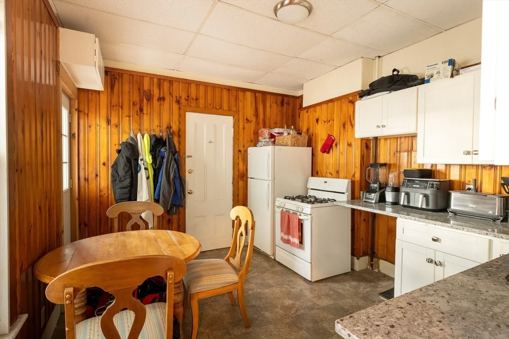 1 bed, 1 bath apartment for rent at 11 Gates St Unit 1, South Boston — photo 4 of 7
