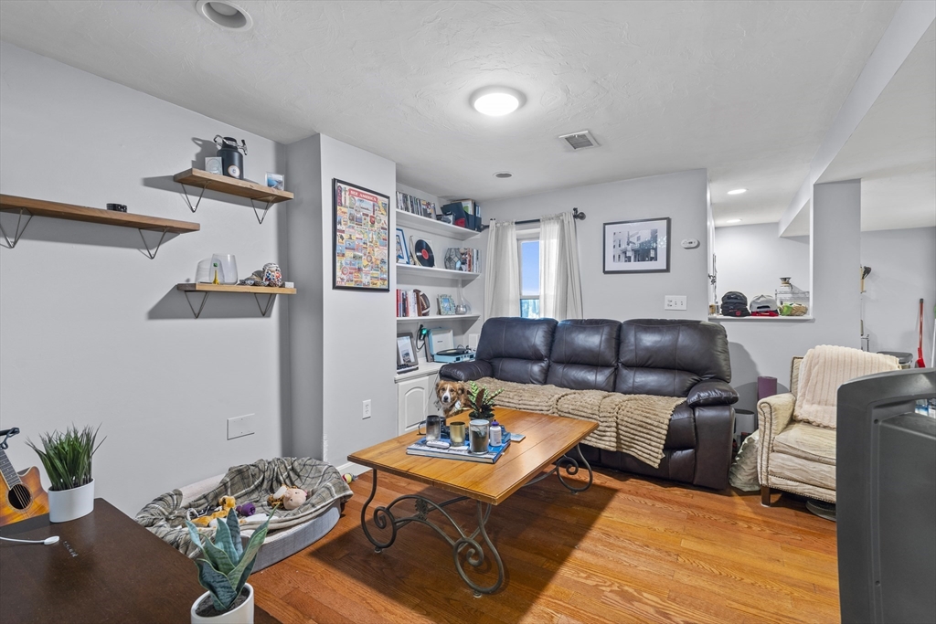 1 bed, 1 bath apartment for rent at 11 Gates Unit B, South Boston — photo 5 of 10