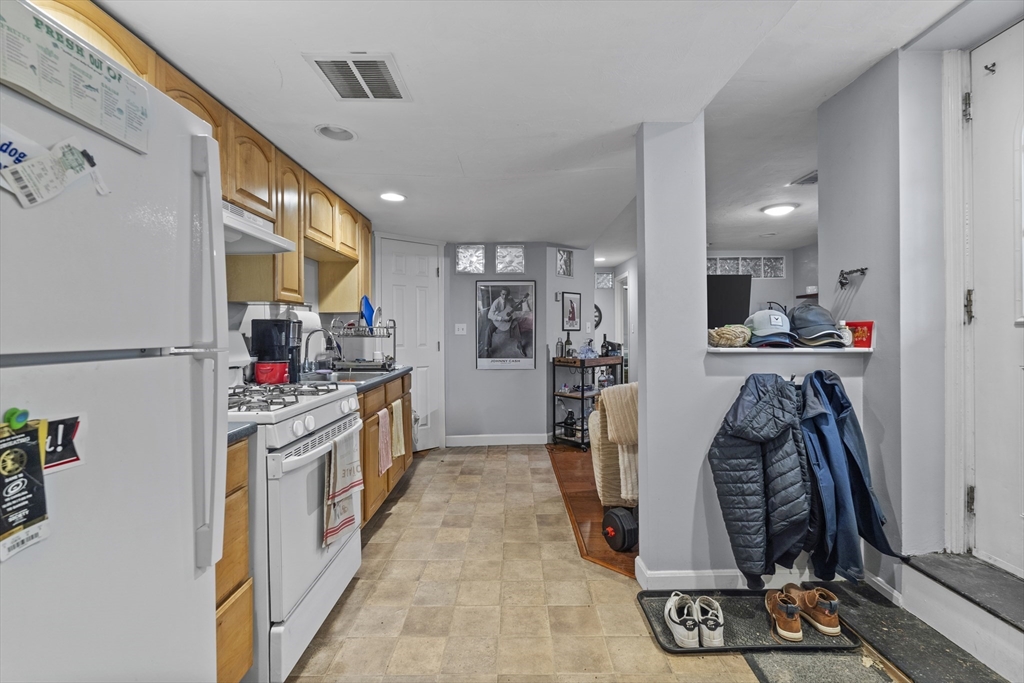 1 bed, 1 bath apartment for rent at 11 Gates Unit B, South Boston — photo 3 of 10