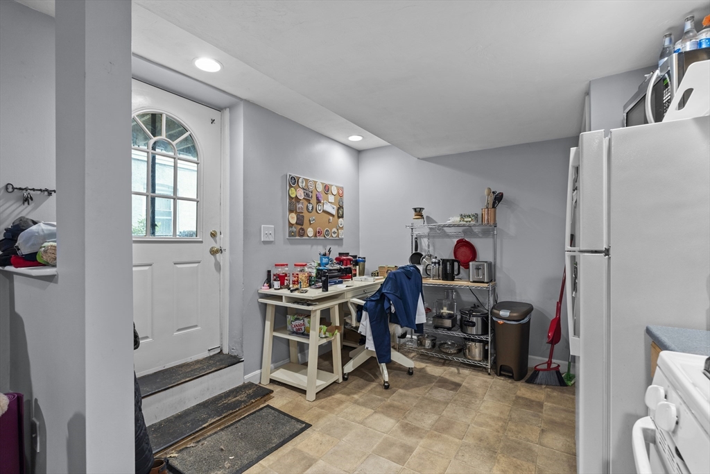 1 bed, 1 bath apartment for rent at 11 Gates Unit B, South Boston — photo 8 of 10