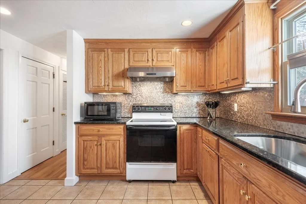 5 bed, 2 bath apartment for rent at 11 Gay St, Needham — photo 9 of 19