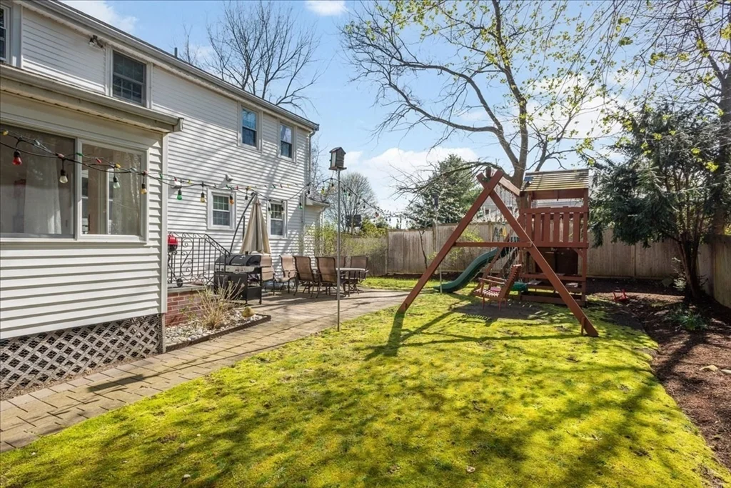 5 bed, 2 bath apartment for rent at 11 Gay St, Needham — photo 18 of 19