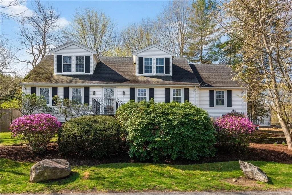 5 bed, 2 bath apartment for rent at 11 Gay St, Needham — photo 1 of 19