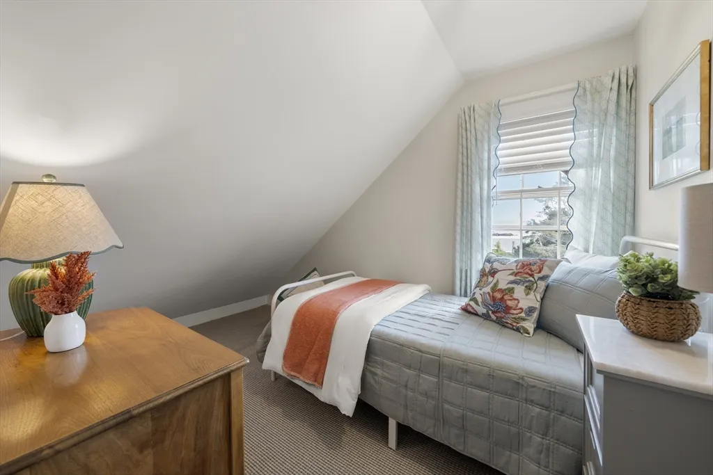 3 bed, 2 bath apartment for rent at 11 Gingerbread Hill, Marblehead — photo 18 of 20