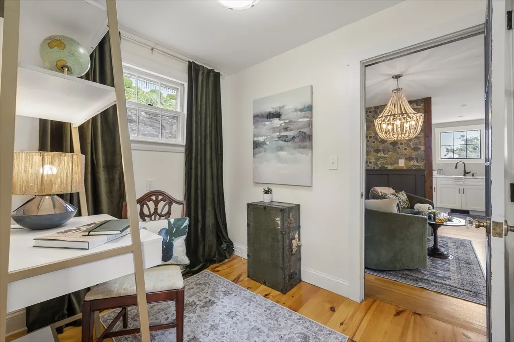 3 bed, 2 bath apartment for rent at 11 Gingerbread Hill, Marblehead — photo 15 of 20