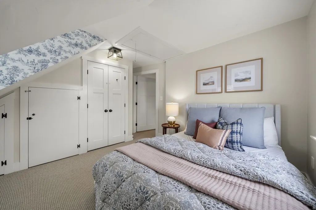 3 bed, 2 bath apartment for rent at 11 Gingerbread Hill, Marblehead — photo 17 of 20