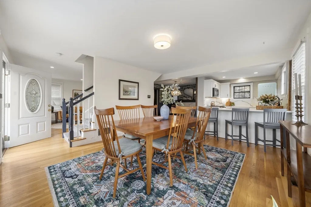 3 bed, 2 bath apartment for rent at 11 Gingerbread Hill, Marblehead — photo 4 of 20