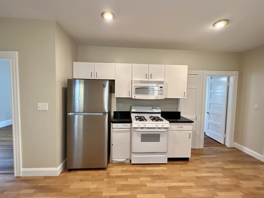 4 bed, 2 bath apartment for rent at 11 Glendale Ave Unit 2, Davis Square — photo 2 of 17