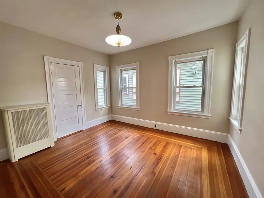4 bed, 2 bath apartment for rent at 11 Glendale Ave Unit 2, Davis Square — photo 4 of 17