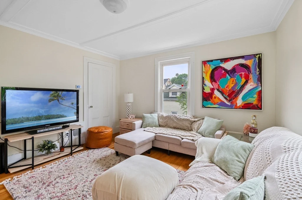4 bed, 1 bath apartment for rent at 11 Glendale St Unit 2, Glenwood — photo 3 of 29
