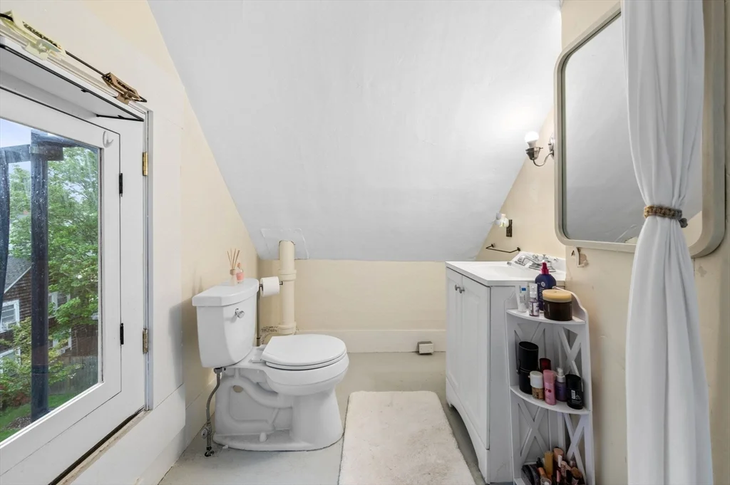 4 bed, 1 bath apartment for rent at 11 Glendale St Unit 2, Glenwood — photo 20 of 29
