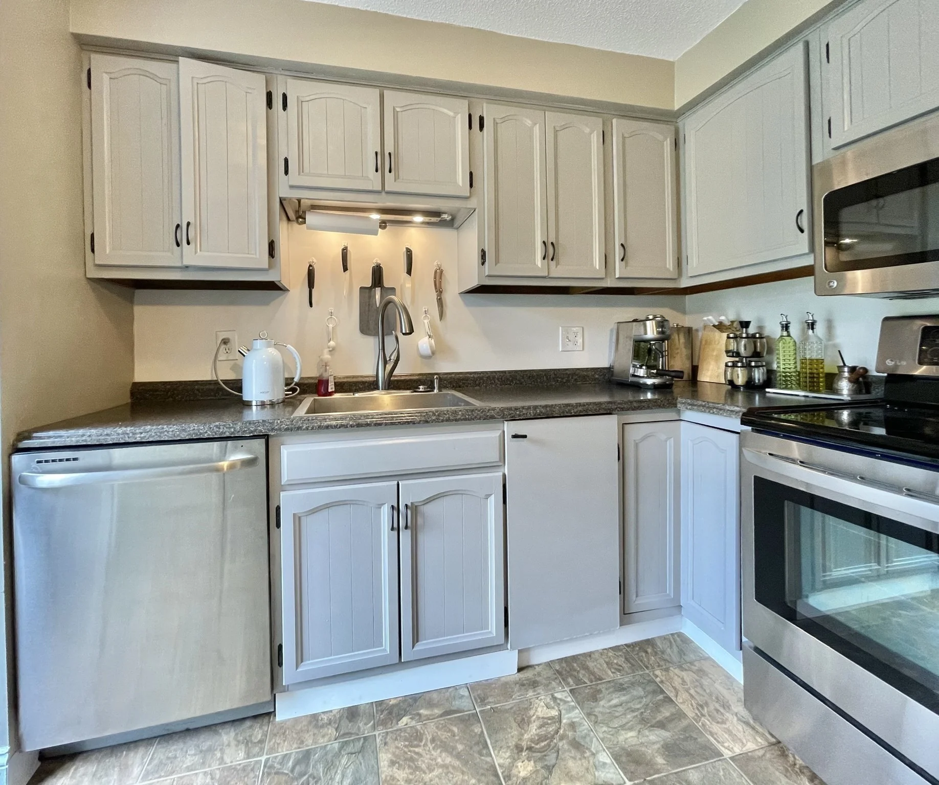 2 bed, 1 bath apartment for rent at 11 Gooseneck Unit 11, Swampscott — photo 11 of 22