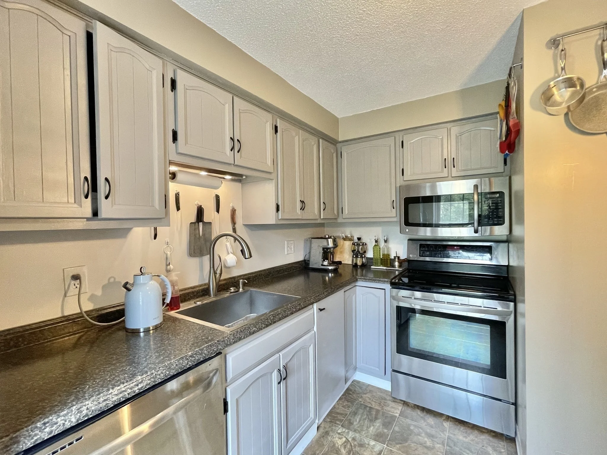 2 bed, 1 bath apartment for rent at 11 Gooseneck Unit 11, Swampscott — photo 9 of 22