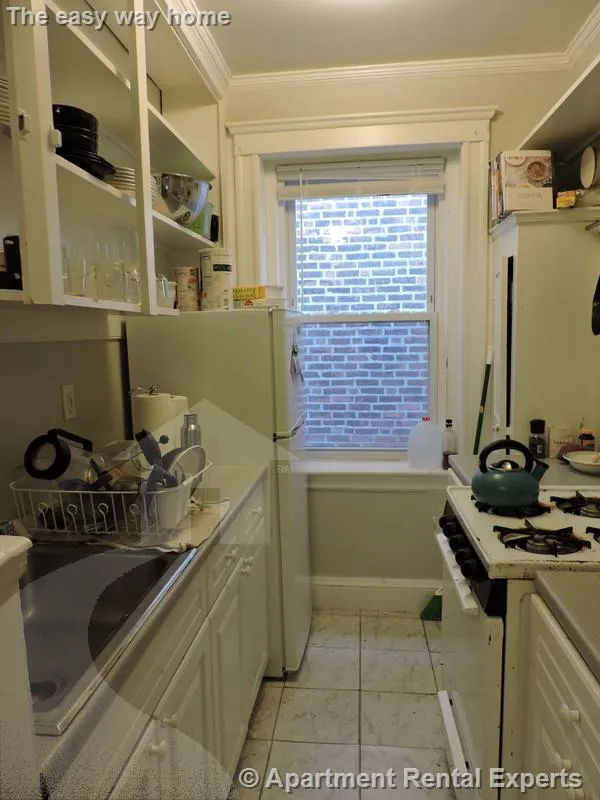 Studio bed, 1 bath apartment for rent at 11 Gray St Unit 11, Porter Square — photo 6 of 7