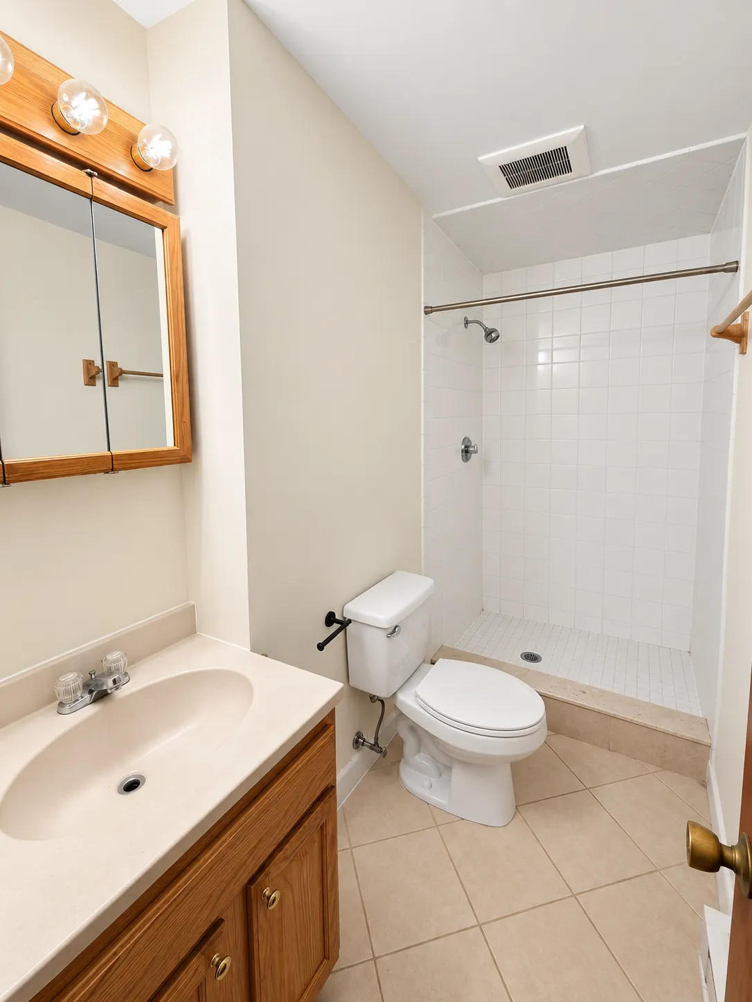 1 bed, 1 bath apartment for rent at 11 Grove St Unit 3, Beacon Hill — photo 8 of 9