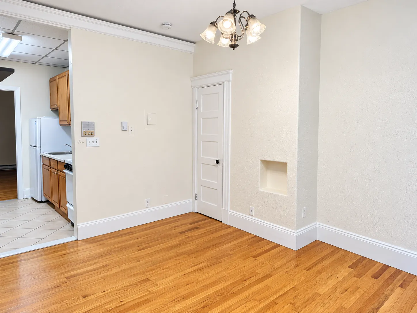 1 bed, 1 bath apartment for rent at 11 Grove St Unit 3, Beacon Hill — photo 3 of 9