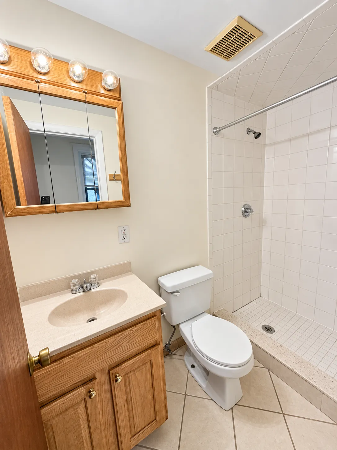 2 bed, 1 bath apartment for rent at 11 Grove St Unit 4, Beacon Hill — photo 6 of 10