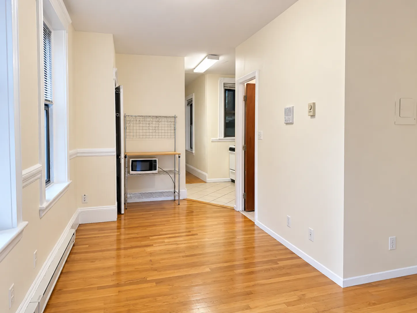 2 bed, 1 bath apartment for rent at 11 Grove St Unit 4, Beacon Hill — photo 3 of 10