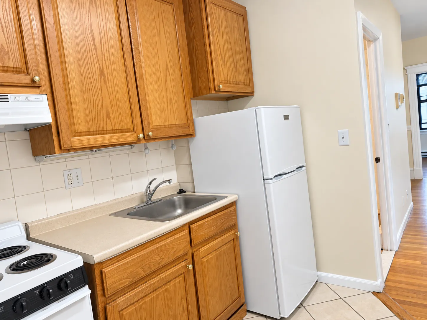 2 bed, 1 bath apartment for rent at 11 Grove St Unit 4, Beacon Hill — photo 2 of 10