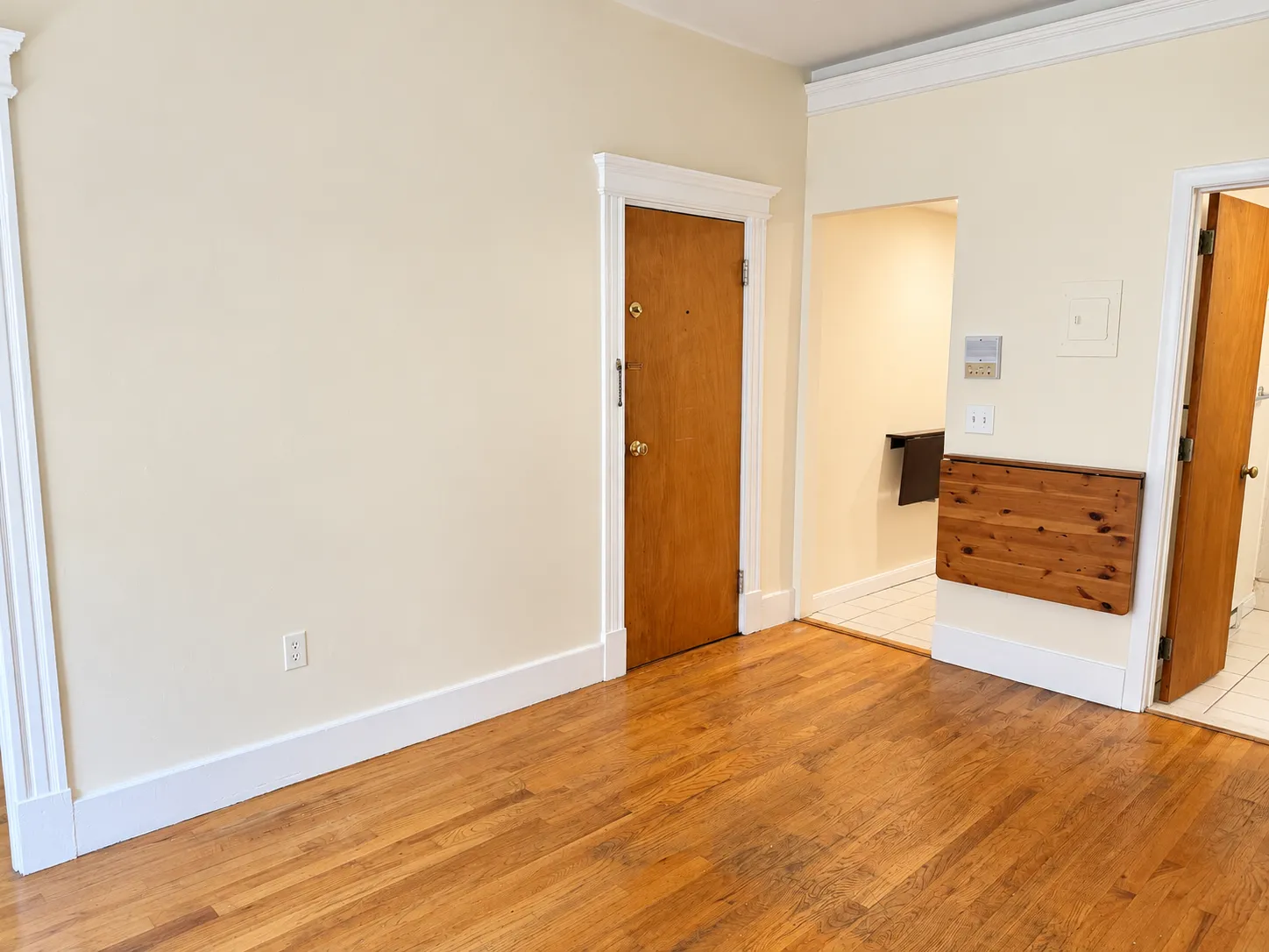 2 bed, 1 bath apartment for rent at 11 Grove St Unit 5, Beacon Hill — photo 2 of 9